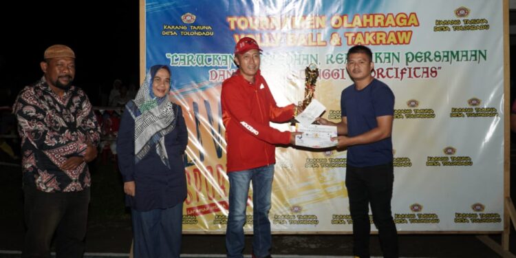 Bupati Bolsel Secara Resmi Tutup Kegiatan Turnamen Sepak Takraw dan Volley Ball di Desa Tolondadu