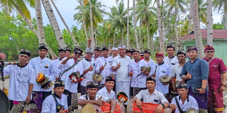 Umat Hindu Dumoga Laksanakan Upacara Keagamaan Melasti di Pantai Modisi Bolsel
