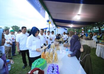 Tatong Bara Kunjungi Stand Festival Kuliner dan Pameran Kotamobagu Expo 2023