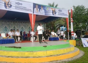 Tatong Bara lepas Balon Udara sebagai Tanda Lauching HUT ke-16 Kotamobagu