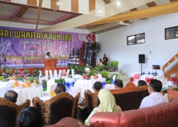 Walikota Tatong Bara Menghadiri Hari Wanita Kaum Ibu GMIBM