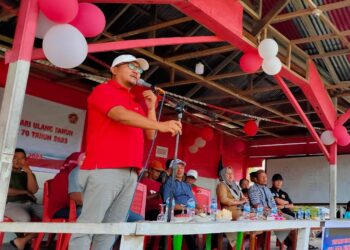 Ketua DPRD Bolsel Arifin Olii Buka Turnamen Sepak Bola di Desa Nunuk