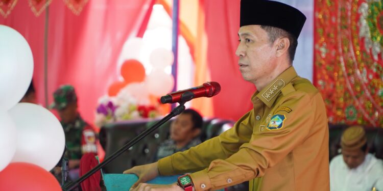 Bupati Iskandar Kamaru Hadiri HUT Kecamatan Tomini Ke-8
