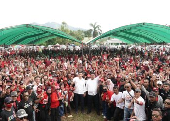 Ribuan Warga Padati Lapangan Desa Adow Dukung Pasangan IDEAL