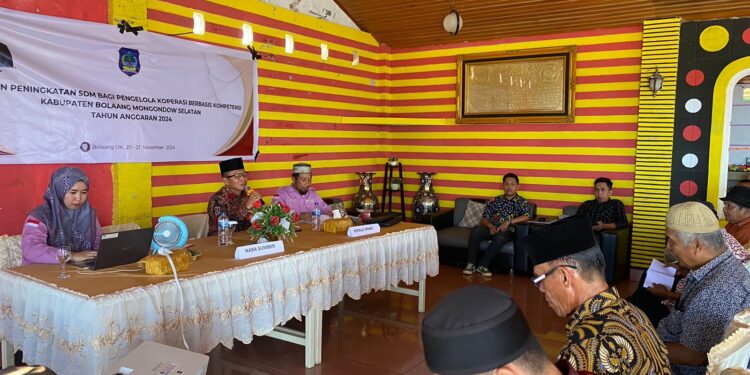 Tahlis Gallang Berikan Pelatihan Penigkatan SDM Bagi Pengolola Koperasi Berbasis Kompetensi