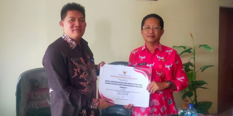 Disdukcapil Bolsel Sabet 2 Penghargaan Adminduk Dari Provinsi Sulut