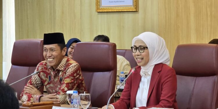 Bupati Iskandar Kamaru Sampaikan Aspirasi Kepada Anggota Komisi V DPR RI Yasti Mokoagow