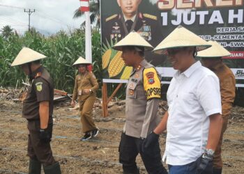 Walikota Terpiih Weny Gaib bersama Kapolres Kotamobagu AKBP Irwanto, SIK, MH., hadiri Penanaman Jagung Serentak