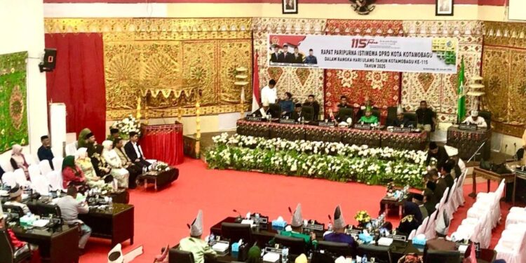 Pj Walikota Abdullah Mokoginta Hadir Dalam Rapat Paripurna DPRD Untuk HUT Kota Kotamobagu