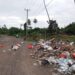 Pengendara Keluhkan Sampah di Desa Sondana Melebar Kejalan