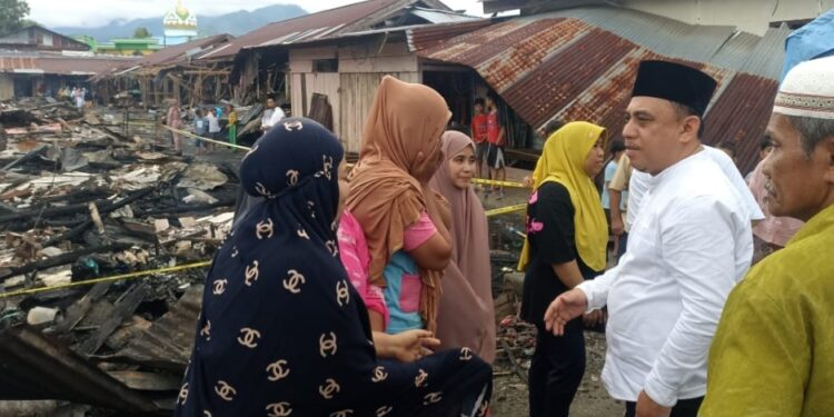 Bupati Yusra Sambangi Warga Terdampak Kebakaran Pasar Lolak