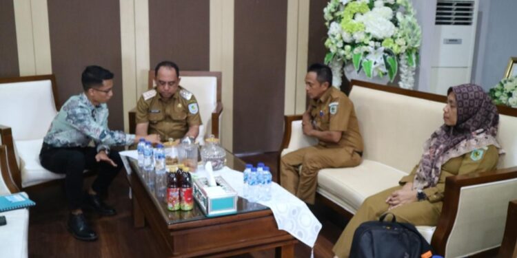Bupati Yusra Respon Baik Investor Dari Australia Bersama Kadis DLH