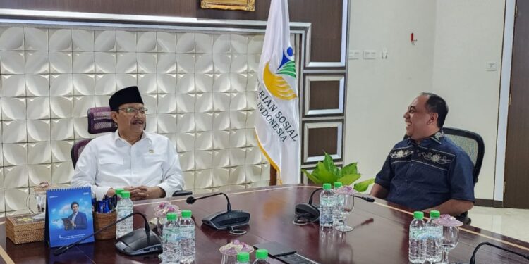 Bahas Penanganan Kemiskinan Dan Sekolah Rakyat Bupati Yusra Temui Menteri Sosial Gus Ipul