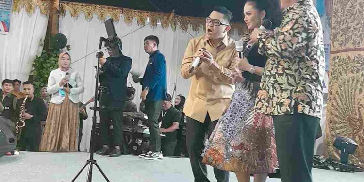 Acara Syukuran MMS Di Hadiri Gubernur YSK Dan Di Hibur Artis Top Sang Diva Indonesia