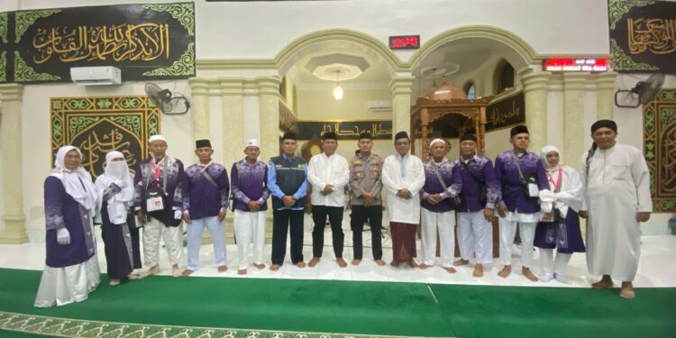 Wabup Deddy Abdul Hamid Lepas Sebanyak 9 Calon Jamaah Haji Bolsel Tahun 2025