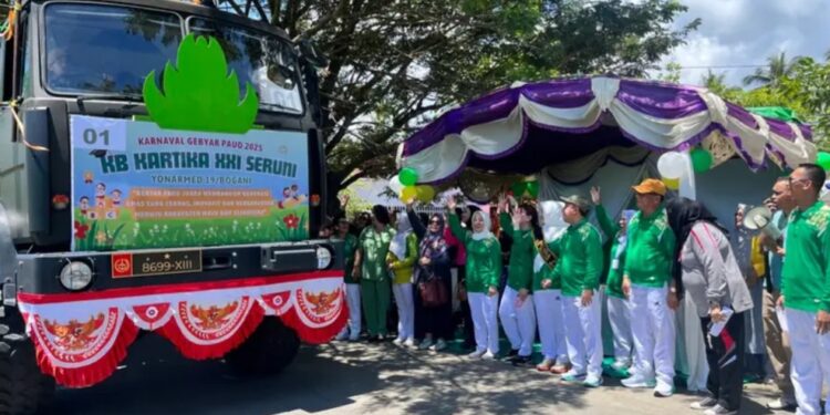 Bupati Yusra Resmi Lepas Ratusan Karnaval Bunda Paud