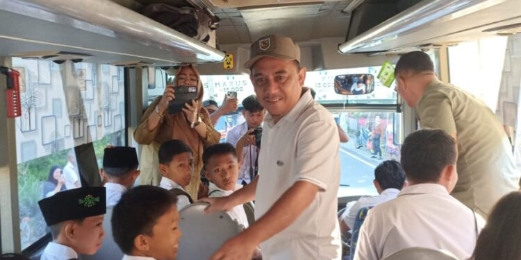 Bupati Bolmong Luncurkan Bus Sekolah Gratis Untuk Anak Sekolah