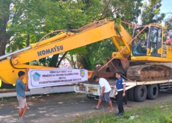 Pemkab Bolmong Kembali Terima Hibah Exapator Dari Pemprov Sulut