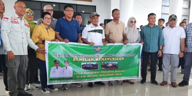 Kepedulian Sesama Warga BMR Bupati Yusra Serahkan Bantuan Ke Warga Boltim Terdampak Banjir