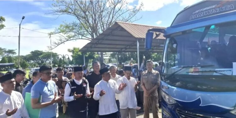 Bupati Yusra Alhabsy Lepas 68 Jemaah Haji Di Halaman Kantor Bupati Bolmong