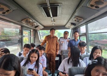 Wabup Dony Lumenta Luncurkan Bus Gratis Sekolah Untuk Siswa Dumoga Raya