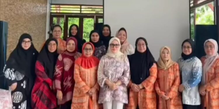 Ketua TP PKK Kotamobagu Ikuti Zoom Meeting Peningkatan Kapasitas Program Pemberdayaan Keluarga
