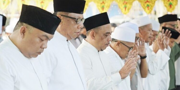 Bupati Yusra Alhabsy Sholat Ied Idul Adha Di Kampung Halamannya Inobonto