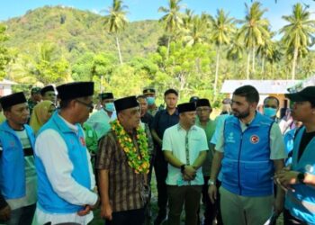 Penyembelihan Hewan Kurban Bantuan Dari Turki Di Saksikan Langsung Bupati Yusra di Pesantren Al-Lutfi Lolanan