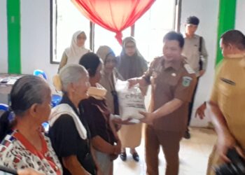 Wabup Dony Lumenta Pimpin Penyaluran Beras CPPD di 6 Desa Rawan Pangan Di Bolmong
