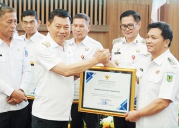 Sukses Turunkan Angka Stunting Di Bolmong,Wabup Dony Lumenta Terima Penghargaan Dari Pemprov Sulut