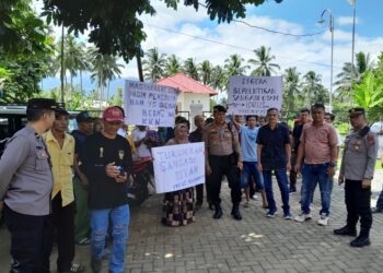 Warga Otam Gelar Aksi Menuntut Sangadi Idrus Mokodompit Di Non Aktifkan Dari Sangadi Otam