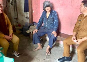 Prihatin Kepada Dua Lansia,Wabup Dony Lumenta Beri Perhatian Dan Turun Langsung Lihat Kondisi Mereka