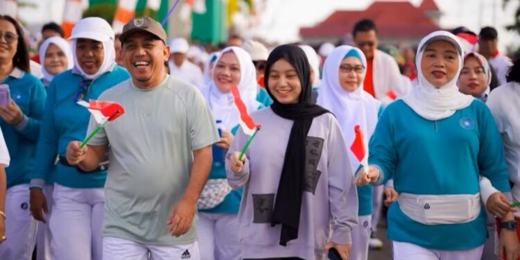 Sambut HUT RI Ke-80,Yusradon Gelar Jalan Sehat Dan Luncurkan Gerakan Sebar 10 Juta Bendera Merah Putih