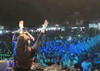 Penampilan Vicky Salamor Dan DJ Ribkha Bersama MC Amoy Berhasil Hipnotis Warga Yang Penuhi Lapangan Daagon Lolak