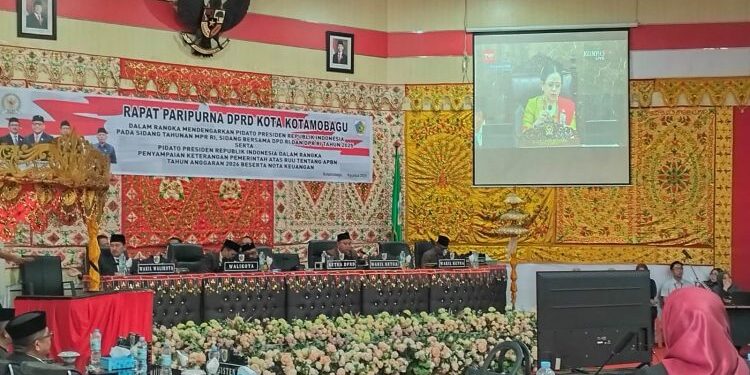 Wali Kota dan Wawali Hadiri Paripurna DPRD Kotamobagu