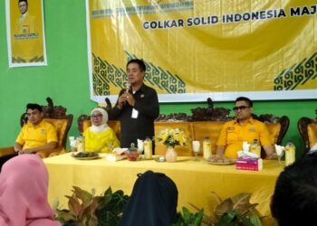 DPD Partai golkar Bolmong Bagikan Sembako Kepada Masyarakat Nonapan; Warga Poigar Terima Kasih ADM