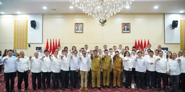 Ketum Dekopin Bersama Gubernur YSK Melantik Wabup Dony Lumenta Sebagai Wakil Ketua Dewan Koperasi Indonesia Wilayah Sulut