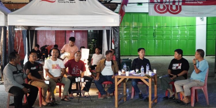 Hangatnya Malam HUT Bolaang Uki ke-176, Bupati Iskandar Nikmati Kopi dan Kue Tradisional Bersama Warga