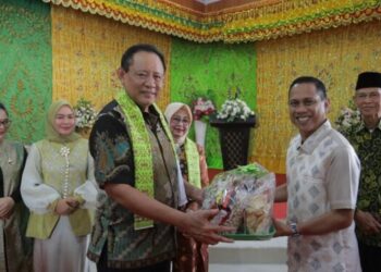 Wali Kota dan Ketua PKK dan Jajaran Kotamobagu Sambut Kunjungan Gubernur Gorontalo