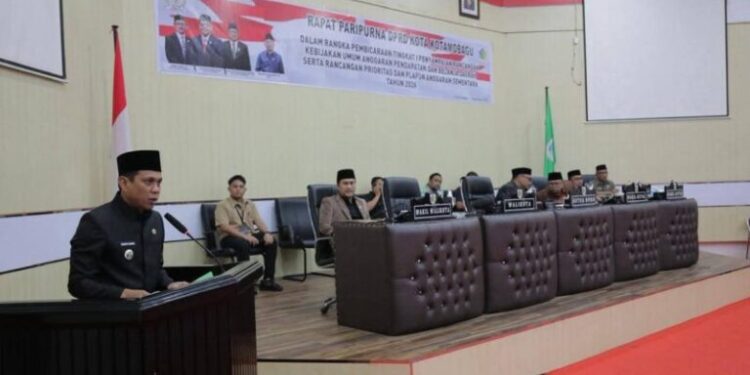 Wali Kota Bersama Wawali Hadiri Rapat Paripurna KUA-PPAS DPRD Kotamobagu