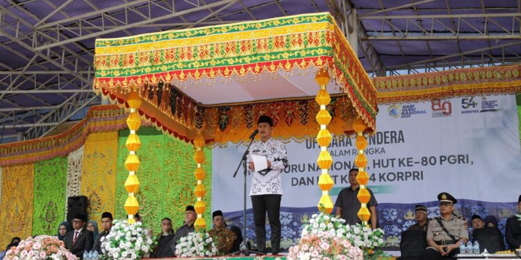 Wakil Wali Kota Kotamobagu Pimpin Upacara di Peringatan Hari Guru Nasional, HUT Ke-80 PGRI dan Ke-54 KORPRI