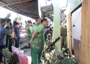 Wali Kota Tinjau Lokasi Kebakaran di Tumubui, Serahkan Bantuan Darurat