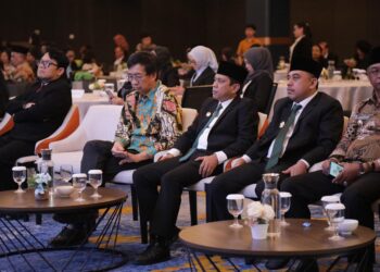 Wali Kota Weny Gaib Hadiri Penyerahan Anugerah Mapalus Pendidikan 2025