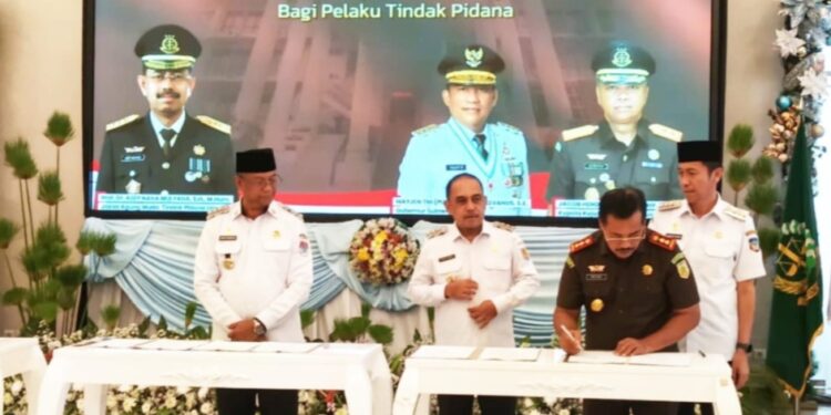 Bupati Yusra Alhabsy Dan Kejaksaan Tanda Tangani MoU Terkait Penerapan Pidana Kerja Sosial Pelaku Tindak Pidana