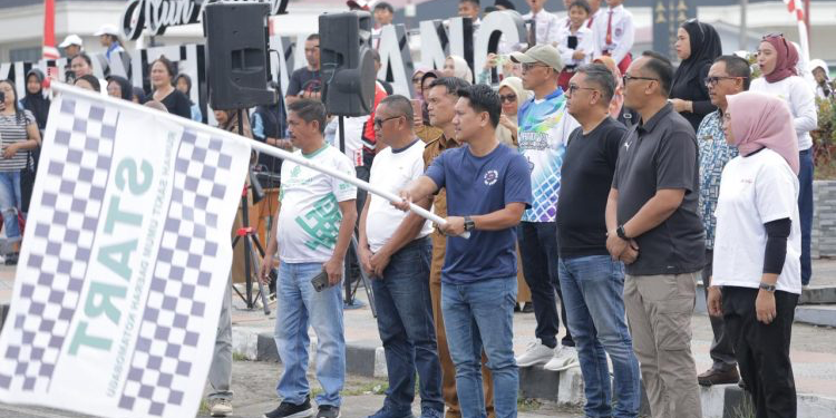 Wakil Walikota Kotamobagu Lepas Peserta Lomba Gerak Jalan Tingkat SD