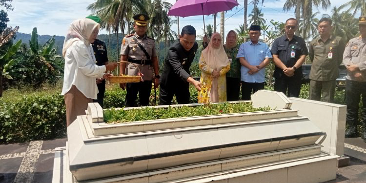 Walikota Kotamobagu Pimpin Ziarah Ke Makam Raja Bolmong dan Mantan Pejabat Daerah