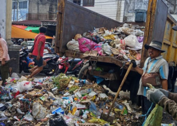 DLH Kotamobagu Turun Total Bersihkan Pasar 23 Maret dan Jalan Kartini
