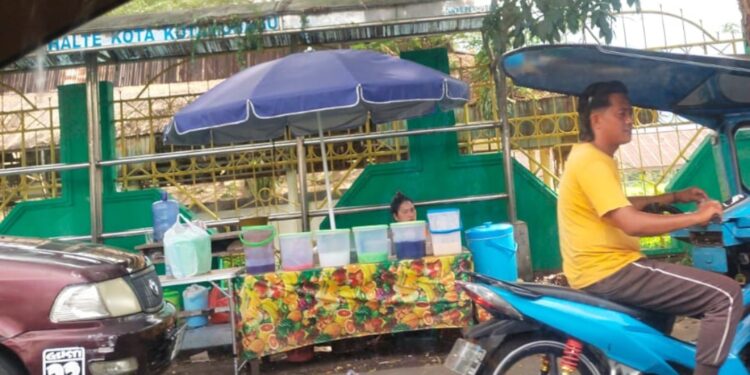Mengganggu Jam Belajar Siswa,Pihak Sekolah SMAN 1 Kotamobagu Minta Pol-PP Tertibkan Penjual Di Depan Sekolah