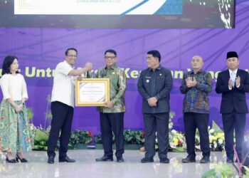 Pemkab Bolmong Mendapat Penghargaan Dari Menteri Hukum RI