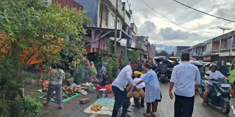 Satpol PP Kotamobagu Tindak Pedagang yang Gunakan Fasilitas Umum